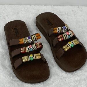 FRISKY SIZE 8 WOMENS Brown Sandals with Colorful Beaded Straps. LIKE NEW